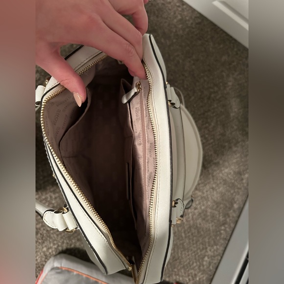 Michael kors purse! - Picture 3 of 4